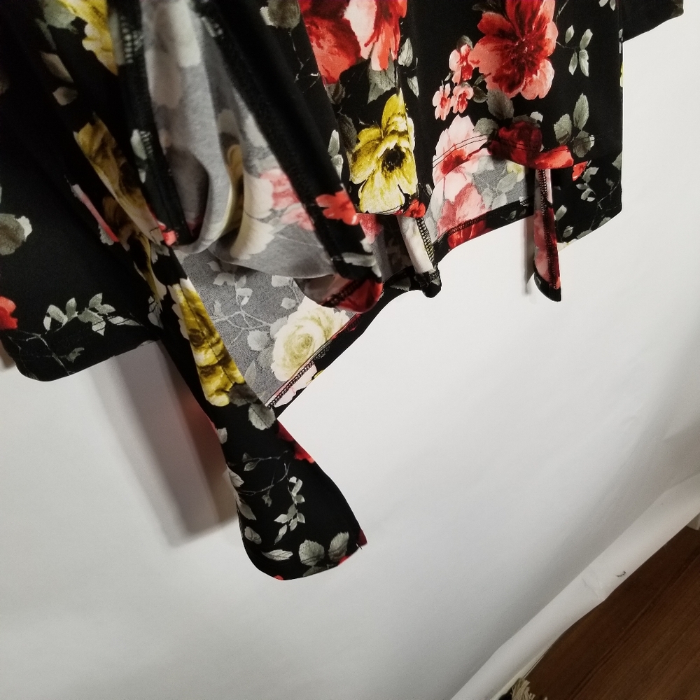 White Birch Tunic Top Women's Small Floral Oversized Hi Lo Hem Black Red Yellow - Picture 3 of 9